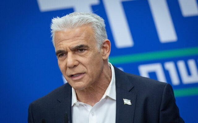יושב ראש יש עתיד יאיר לפיד בחדר הסיעה של מפלגתו בכנסת, 15 ביוני 2026 (צילום: יונתן זינדל/פלאש90) יושב ראש יש עתיד יאיר לפיד בחדר הסיעה של מפלגתו בכנסת, 15 ביוני 2026 (צילום: יונתן זינדל/פלאש90)