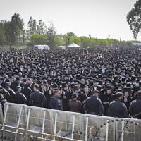 אלפי חרדים מפגינים מחוץ לכלא הצבאי בבית ליד במחאה על מעצר עריקים, 17 ביוני 2026 (צילום: טל גל/פלאש90) אלפי חרדים מפגינים מחוץ לכלא הצבאי בבית ליד במחאה על מעצר עריקים, 17 ביוני 2026 (צילום: טל גל/פלאש90)