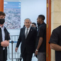 ראש הממשלה בנימין נתניהו מגיע לבית המשפט המחוזי בירושלים להמשך משפטו הפלילי, 29 ביוני 2026 (צילום: יונתן זינדל/פלאש90) ראש הממשלה בנימין נתניהו מגיע לבית המשפט המחוזי בירושלים להמשך משפטו הפלילי, 29 ביוני 2026 (צילום: יונתן זינדל/פלאש90)