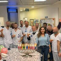 מירה מזרחי בבית החולים הדסה (צילום: מתוך עמוד הפייסבוק של מירה מזרחי) מירה מזרחי בבית החולים הדסה (צילום: מתוך עמוד הפייסבוק של מירה מזרחי)