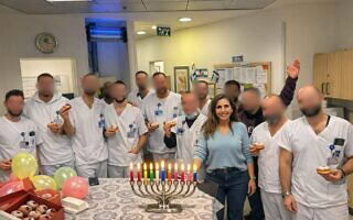 מירה מזרחי בבית החולים הדסה (צילום: מתוך עמוד הפייסבוק של מירה מזרחי) מירה מזרחי בבית החולים הדסה (צילום: מתוך עמוד הפייסבוק של מירה מזרחי)