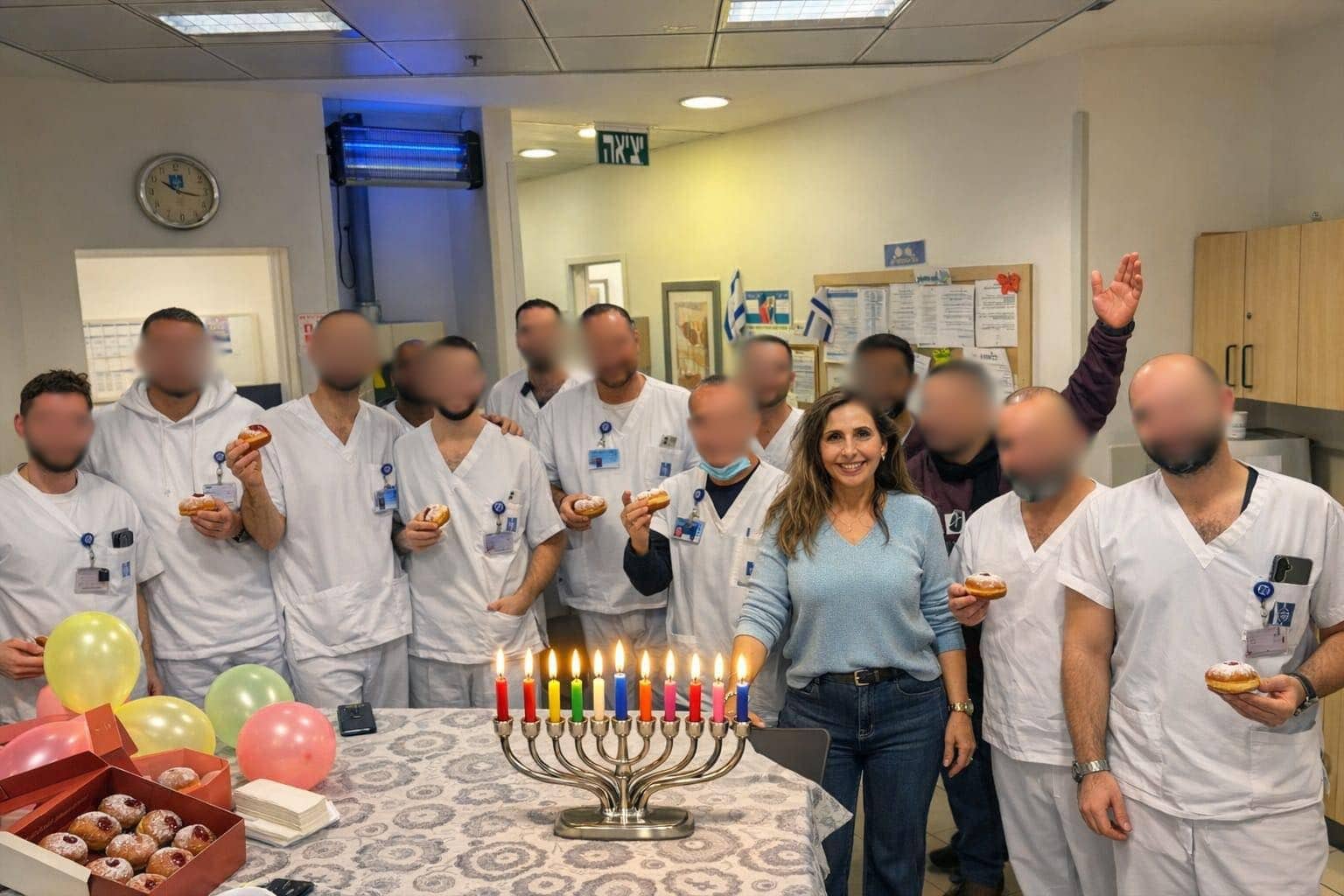 מירה מזרחי בבית החולים הדסה (צילום: מתוך עמוד הפייסבוק של מירה מזרחי) מירה מזרחי בבית החולים הדסה (צילום: מתוך עמוד הפייסבוק של מירה מזרחי)