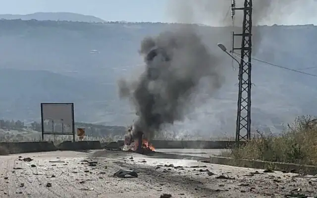 עשן מיתמר מהריסות כלי רכב של צבא לבנון שהותקף בתקיפה ישראלית. 6 ביוני 2026 (צילום: צבא לבנון ברשת X) עשן מיתמר מהריסות כלי רכב של צבא לבנון שהותקף בתקיפה ישראלית. 6 ביוני 2026 (צילום: צבא לבנון ברשת X)