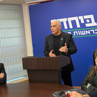 יו"ר האופוזיציה יאיר לפיד בפתח ישיבת סיעתו, 22 ביוני 2026 יו"ר האופוזיציה יאיר לפיד בפתח ישיבת סיעתו, 22 ביוני 2026
