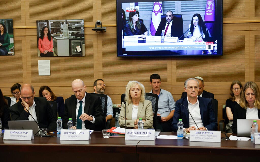 היועצת המשפטית לממשלה גלי בהרב-מיארה בדיון על הסרת החסינות של חברת הכנסת טלי גוטליב לצד בכירי משרדה ופרקליט המדינה עמית אייסמן. 8 ביוני 2026 (צילום: נועם מושקוביץ, דוברות הכנסת) היועצת המשפטית לממשלה גלי בהרב-מיארה בדיון על הסרת החסינות של חברת הכנסת טלי גוטליב לצד בכירי משרדה ופרקליט המדינה עמית אייסמן. 8 ביוני 2026 (צילום: נועם מושקוביץ, דוברות הכנסת)