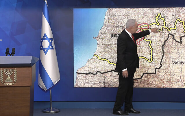 נתניהו מצביע על מפת לבנון וישראל במסיבת עיתונאים. 27 ביוני 2026 (צילום: צילום מסך) נתניהו מצביע על מפת לבנון וישראל במסיבת עיתונאים. 27 ביוני 2026 (צילום: צילום מסך)