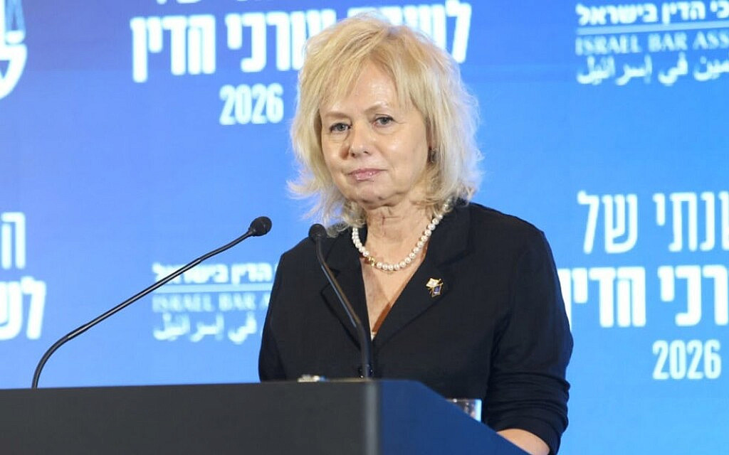 היועצת המשפטית לממשלה גלי בהרב-מיארה נואמת בכנס לשכת עורכי הדין. 1 ביוני 2026 (צילום: לשכת עורכי הדין)