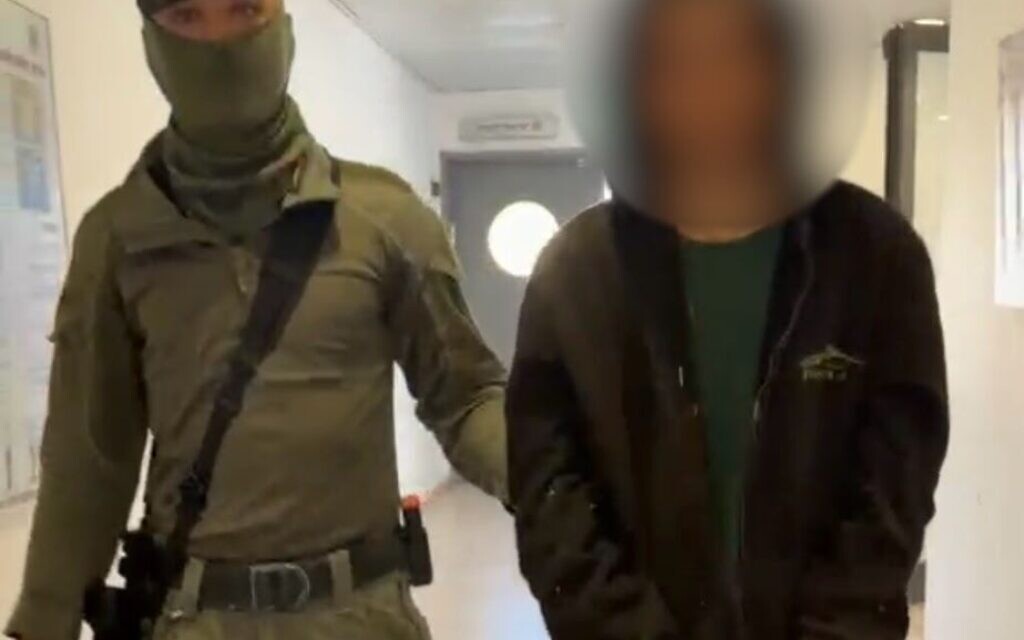 המתנחל שתועד מתעלל בכלב בכפר פלסטיני נעצר לאחר שהסתתר במשך שבועיים, 3 ביוני 2026 (צילום: דוברות המשטרה) המתנחל שתועד מתעלל בכלב בכפר פלסטיני נעצר לאחר שהסתתר במשך שבועיים, 3 ביוני 2026 (צילום: דוברות המשטרה)