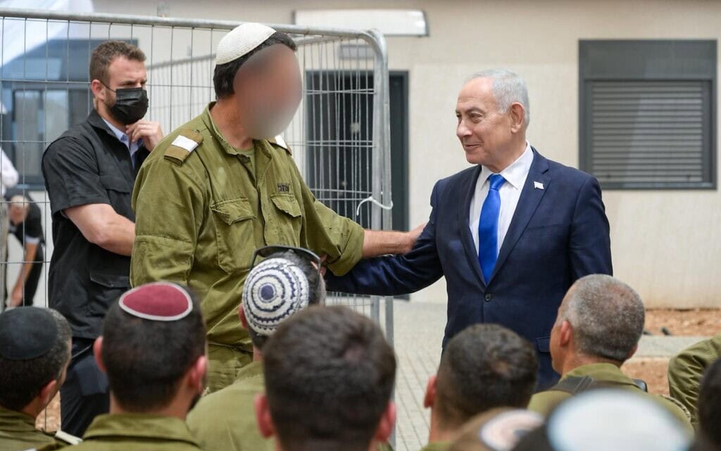 ראש הממשלה בנימין נתניהו משוחח עם חיילים בגוש עציון. 23 ביוני 2026 (צילום: מעיין טואף/ לע״מ) ראש הממשלה בנימין נתניהו משוחח עם חיילים בגוש עציון. 23 ביוני 2026 (צילום: מעיין טואף/ לע״מ)