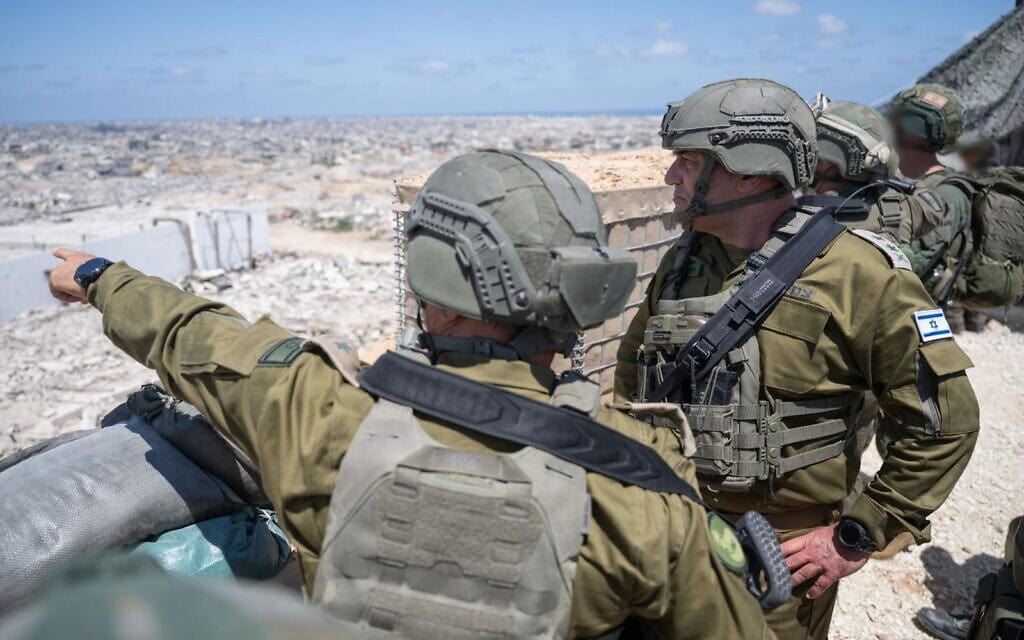 הרמטכ"ל, רב-אלוף אייל זמיר, במהלך ביקור ברצועת עזה, 7 ביוני 2026 (צילום: דובר צה"ל) הרמטכ"ל, רב-אלוף אייל זמיר, במהלך ביקור ברצועת עזה, 7 ביוני 2026 (צילום: דובר צה"ל)