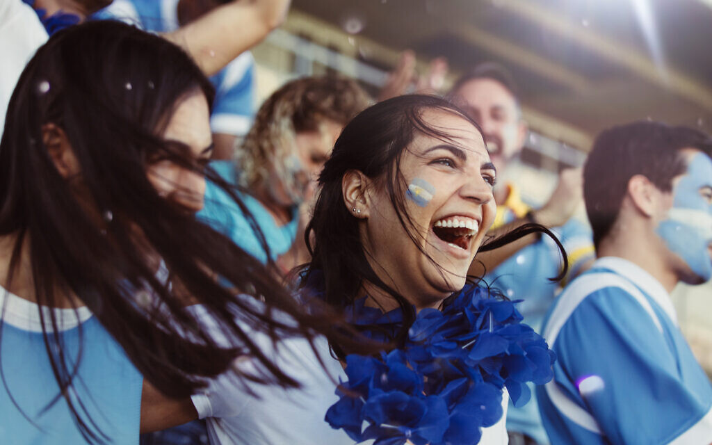 אוהדות כדורגל, אילוסטרציה (צילום: jacoblund / iStock) אוהדות כדורגל, אילוסטרציה (צילום: jacoblund / iStock)