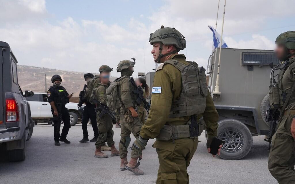 כוחות צה"ל בזירת עימות בין מתנחלים לפלסטינים בכפר תל, סמוך להתנחלות חוות גלעד בגדה המערבית, 24 ביולי 2026 (צילום: דובר צה"ל) כוחות צה"ל בזירת עימות בין מתנחלים לפלסטינים בכפר תל, סמוך להתנחלות חוות גלעד בגדה המערבית, 24 ביולי 2026 (צילום: דובר צה"ל)