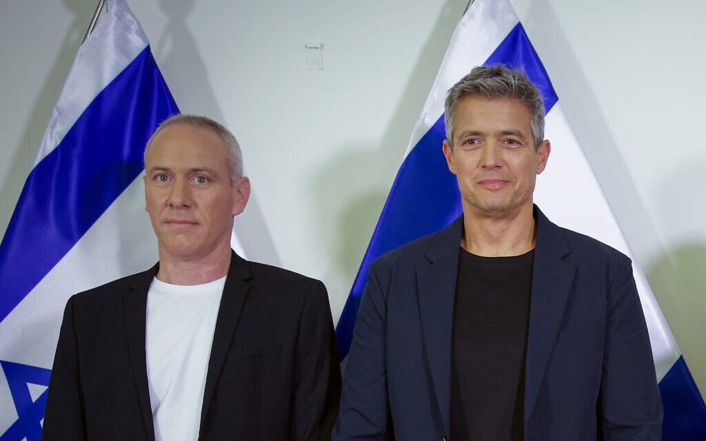 יועז הנדל וחילי טרופר במסיבת עיתונאים בתל אביב בה הכריזו על ריצה משותפת בבחירות לכנסת, 7 ביולי 2026 (צילום: פלאש90) יועז הנדל וחילי טרופר במסיבת עיתונאים בתל אביב בה הכריזו על ריצה משותפת בבחירות לכנסת, 7 ביולי 2026 (צילום: פלאש90)