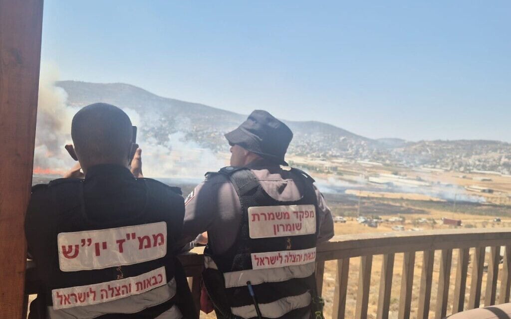 שרפה באלון מורה ב-23 ביולי 2026 (צילום: דוברות כבאות והצלה)