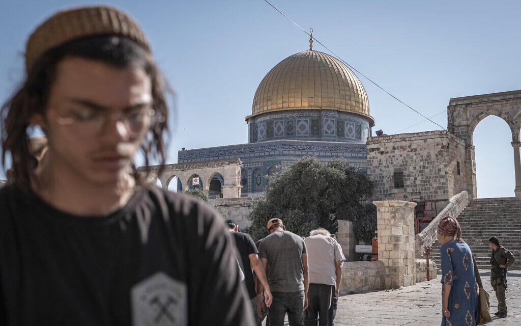 ישראלים במתחם מסגד אל-אקצא ביום תשעה באב, שבו מצוין חורבן בית המקדש הראשון והשני בירושלים בידי הבבלים והרומאים בעת העתיקה. 23 ביולי 2026 (צילום: ilia YEFIMOVICH / AFP) ישראלים במתחם מסגד אל-אקצא ביום תשעה באב, שבו מצוין חורבן בית המקדש הראשון והשני בירושלים בידי הבבלים והרומאים בעת העתיקה. 23 ביולי 2026 (צילום: ilia YEFIMOVICH / AFP)