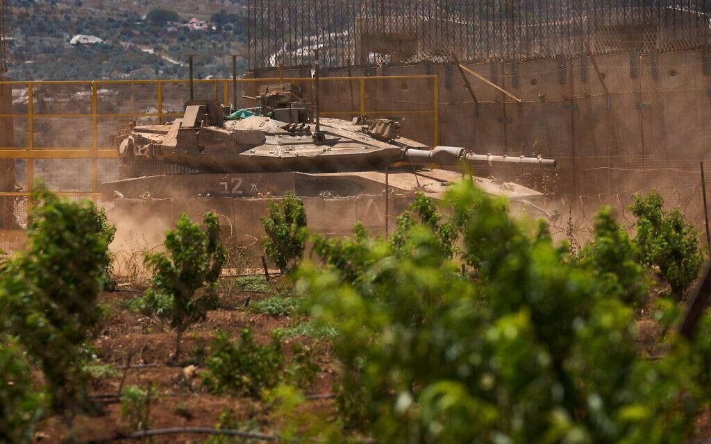 טנק צה"ל סמוך לגבול לבנון בצפון ישראל, 1 ביולי 2026 (צילום: AP Photo/Ariel Schalit) טנק צה"ל סמוך לגבול לבנון בצפון ישראל, 1 ביולי 2026 (צילום: AP Photo/Ariel Schalit)