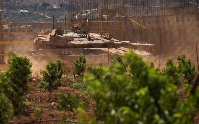 טנק צה"ל סמוך לגבול לבנון בצפון ישראל, 1 ביולי 2026 (צילום: AP Photo/Ariel Schalit) טנק צה"ל סמוך לגבול לבנון בצפון ישראל, 1 ביולי 2026 (צילום: AP Photo/Ariel Schalit)