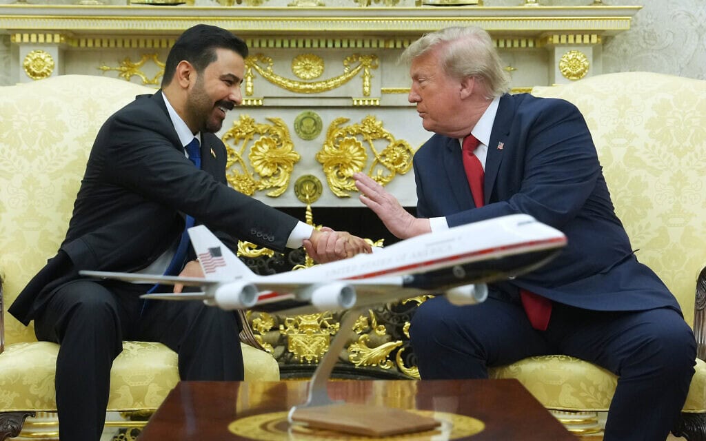 נשיא ארצות הברית דונלד טראמפ וראש ממשלת עיראק עלי א־זיידי בחדר הסגלגל בבית הלבן שבוושינגטון, 14 ביולי 2026 (צילום: AP Photo/Julia Demaree Nikhinson) נשיא ארצות הברית דונלד טראמפ וראש ממשלת עיראק עלי א־זיידי בחדר הסגלגל בבית הלבן שבוושינגטון, 14 ביולי 2026 (צילום: AP Photo/Julia Demaree Nikhinson)