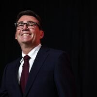 אנדי ברנהאם לאחר שאושר כמנהיג החדש של מפלגת הלייבור וכראש הממשלה הבא של בריטניה, במהלך הוועידה המיוחדת של המפלגה במרכז לונדון, 17 ביולי 2026