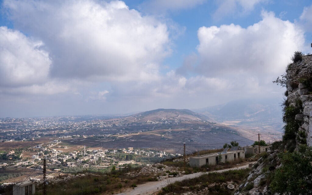 מבט על רכס עלי טאהר ממבצר הבופור בדרום לבנון. 7 ביולי 2026 (צילום: עמנואל פביאן) מבט על רכס עלי טאהר ממבצר הבופור בדרום לבנון. 7 ביולי 2026 (צילום: עמנואל פביאן)