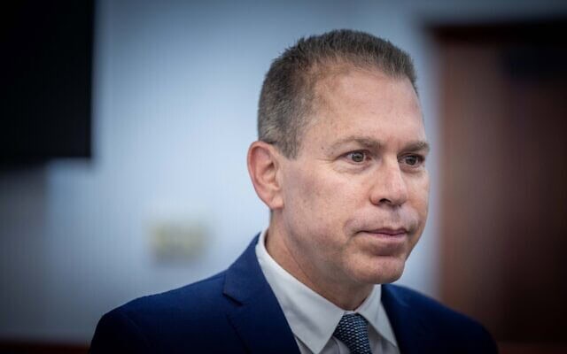 שגריר ישראל באו"ם גלעד ארדן מגיע להעיד במשפטו של ראש הממשלה בנימין נתניהו בבית המשפט המחוזי בירושלים. 16 במאי 2023 (צילום: יונתן זינדל/פלאש90) שגריר ישראל באו"ם גלעד ארדן מגיע להעיד במשפטו של ראש הממשלה בנימין נתניהו בבית המשפט המחוזי בירושלים. 16 במאי 2023 (צילום: יונתן זינדל/פלאש90)
