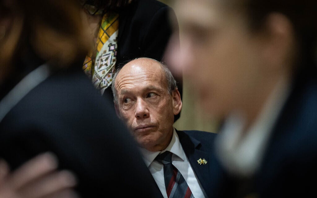 מבקר המדינה מתניהו אנגלמן משתתף בטקס ההשבעה של השופט יצחק עמית לנשיא בית המשפט העליון, בבית הנשיא בירושלים, 13 בפברואר 2025 (צילום: יונתן זינדל/פלאש90) מבקר המדינה מתניהו אנגלמן משתתף בטקס ההשבעה של השופט יצחק עמית לנשיא בית המשפט העליון, בבית הנשיא בירושלים, 13 בפברואר 2025 (צילום: יונתן זינדל/פלאש90)