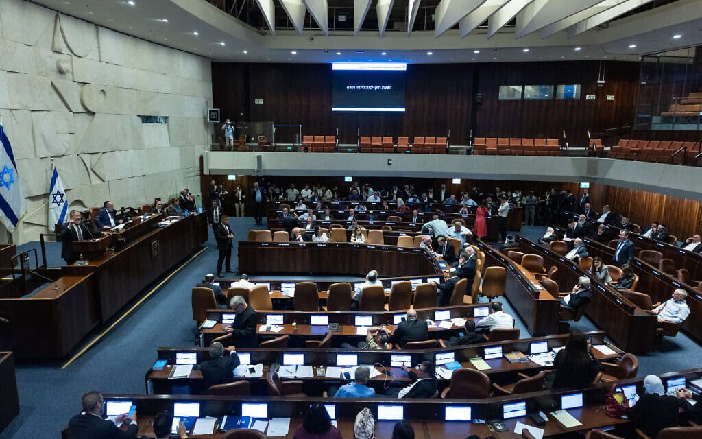 ההצבעה במליאת הכנסת על חוק יסוד לימוד התורה, 1 ביולי 2026 (צילום: יונתן זינדל/פלאש90) ההצבעה במליאת הכנסת על חוק יסוד לימוד התורה, 1 ביולי 2026 (צילום: יונתן זינדל/פלאש90)