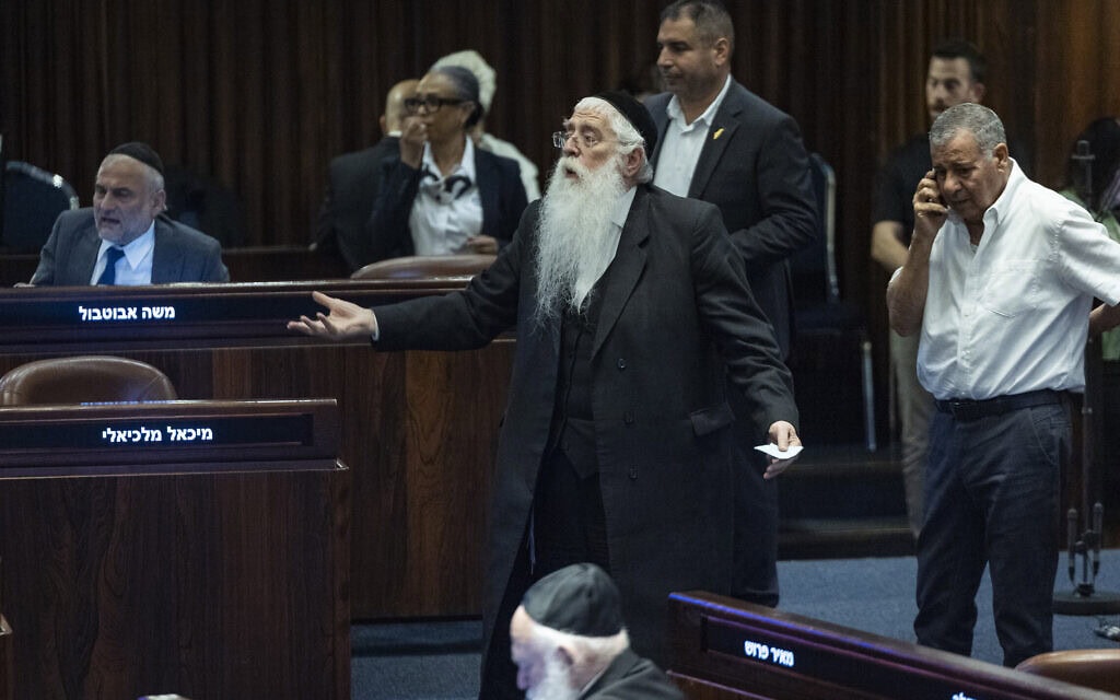 ח"כ מאיר פרוש במליאת הכנסת בירושלים, 1 ביולי 2026 (צילום: יונתן זינדל/פלאש90) ח"כ מאיר פרוש במליאת הכנסת בירושלים, 1 ביולי 2026 (צילום: יונתן זינדל/פלאש90)