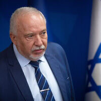 יושב ראש ישראל ביתנו אביגדור ליברמן בחדר הסיעה של מפלגתו בכנסת בירושלים, 6 ביולי 2026 (צילום: יונתן זינדל/פלאש90) יושב ראש ישראל ביתנו אביגדור ליברמן בחדר הסיעה של מפלגתו בכנסת בירושלים, 6 ביולי 2026 (צילום: יונתן זינדל/פלאש90)