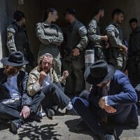 מפגינים חרדים מוחים נגד בית קפה הפועל בשבת, בעוד מפגינים חילונים מפגינים לתמיכה בו במרכז ירושלים. 11 ביולי 2026 (צילום: יונתן זינדל/פלאש90) מפגינים חרדים מוחים נגד בית קפה הפועל בשבת, בעוד מפגינים חילונים מפגינים לתמיכה בו במרכז ירושלים. 11 ביולי 2026 (צילום: יונתן זינדל/פלאש90)