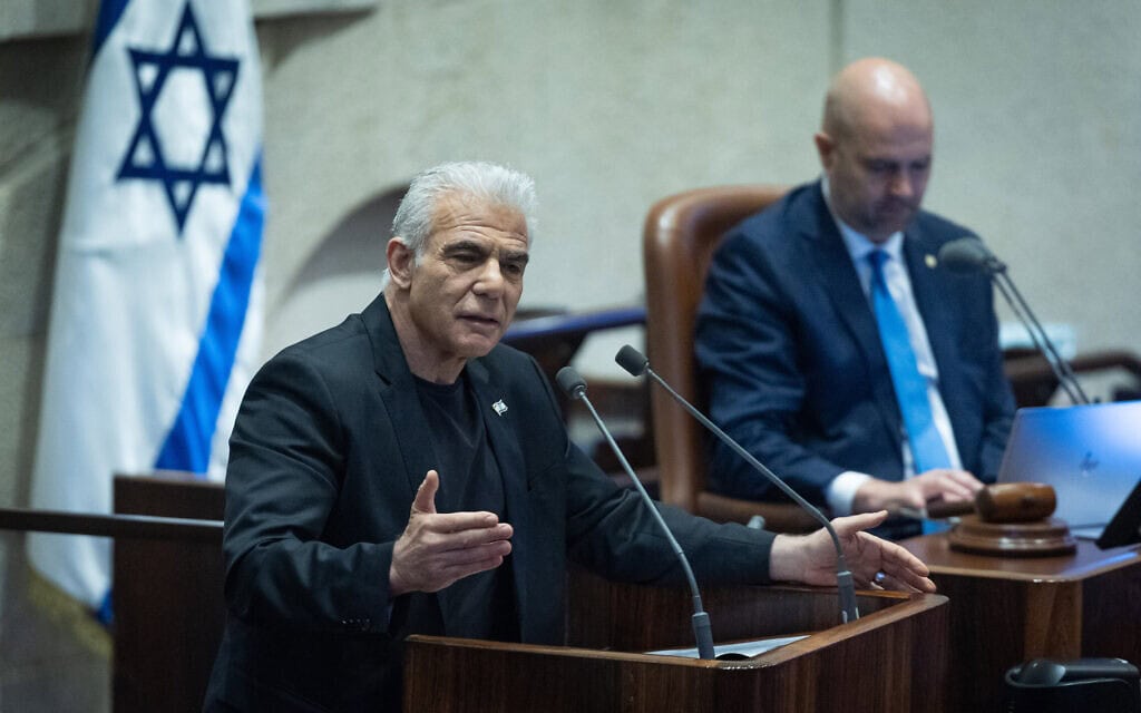 חבר הכנסת יאיר לפיד משתתף בישיבת מליאה באולם מליאת הכנסת בירושלים. 13 ביולי 2026 (צילום: יונתן זינדל/פלאש90) חבר הכנסת יאיר לפיד משתתף בישיבת מליאה באולם מליאת הכנסת בירושלים. 13 ביולי 2026 (צילום: יונתן זינדל/פלאש90)