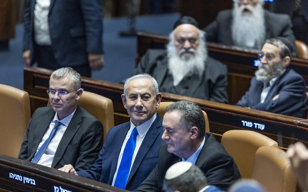 ראש הממשלה בנימין נתניהו, שרי ממשלה וחברי כנסת משתתפים בישיבת מליאה ובהצבעה על הצעת חוק להקפאת מעצרים של סרבני גיוס חרדים באולם מליאת הכנסת בירושלים, 14 ביולי 2026 (צילום: חיים גולדברג/פלאש90) ראש הממשלה בנימין נתניהו, שרי ממשלה וחברי כנסת משתתפים בישיבת מליאה ובהצבעה על הצעת חוק להקפאת מעצרים של סרבני גיוס חרדים באולם מליאת הכנסת בירושלים, 14 ביולי 2026 (צילום: חיים גולדברג/פלאש90)