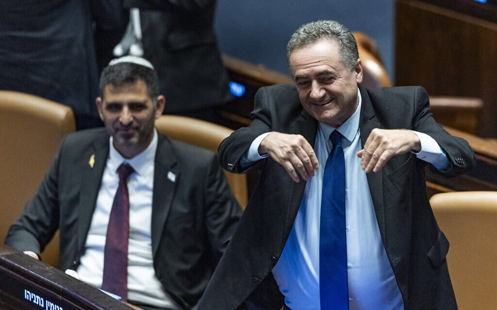 שר הביטחון ישראל כ"ץ, שרי ממשלה וחברי כנסת משתתפים בישיבת המליאה ובהצבעה על הצעת חוק להקפאת מעצרים של משתמטי גיוס חרדים, באולם מליאת הכנסת בירושלים. 14 ביולי 2026 (צילום: חיים גולדברג/פלאש90) שר הביטחון ישראל כ"ץ, שרי ממשלה וחברי כנסת משתתפים בישיבת המליאה ובהצבעה על הצעת חוק להקפאת מעצרים של משתמטי גיוס חרדים, באולם מליאת הכנסת בירושלים. 14 ביולי 2026 (צילום: חיים גולדברג/פלאש90)