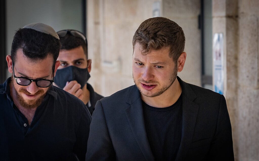 יאיר נתניהו, בנו של ראש הממשלה בנימין נתניהו, מגיע לדיון בבית המשפט המחוזי בירושלים בבקשתו לצו הרחקה נגד עיתונאי "הארץ" אורי משגב. 15 ביולי 2026 (צילום: חיים גולדברג/פלאש90) יאיר נתניהו, בנו של ראש הממשלה בנימין נתניהו, מגיע לדיון בבית המשפט המחוזי בירושלים בבקשתו לצו הרחקה נגד עיתונאי "הארץ" אורי משגב. 15 ביולי 2026 (צילום: חיים גולדברג/פלאש90)