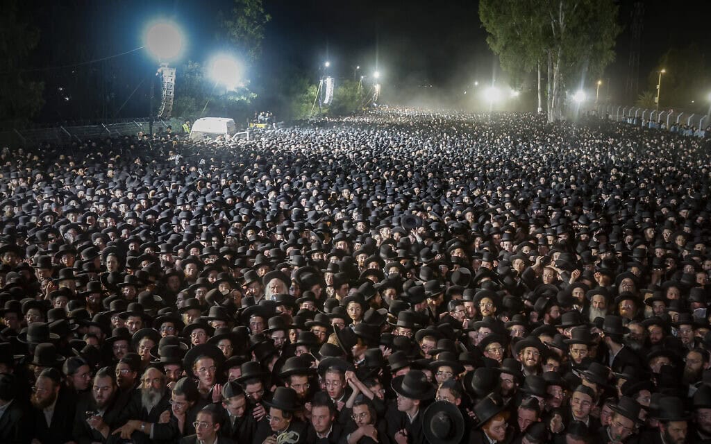 אלפי חסידי גור מפגינים מחוץ לכלא הצבאי שליד כפר יונה במחאה על מעצר עריקים. 20 ביולי 2026 (צילום: טל גל/פלאש90) אלפי חסידי גור מפגינים מחוץ לכלא הצבאי שליד כפר יונה במחאה על מעצר עריקים. 20 ביולי 2026 (צילום: טל גל/פלאש90)