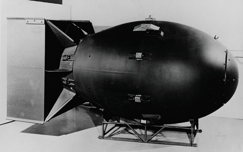 העתק של הפצצה הגרעינית "איש שמן". (צילום: U.S. Department of Defense, ויקיפדיה) העתק של הפצצה הגרעינית "איש שמן". (צילום: U.S. Department of Defense, ויקיפדיה)
