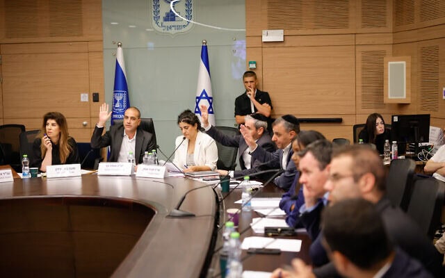ועדת הכנסת בראשות אופיר כץ מצביעה על הצעת חוק יסוד לימוד תורה, 9 ביולי 2026 (צילום: נועם מושקוביץ/דוברות הכנסת) ועדת הכנסת בראשות אופיר כץ מצביעה על הצעת חוק יסוד לימוד תורה, 9 ביולי 2026 (צילום: נועם מושקוביץ/דוברות הכנסת)