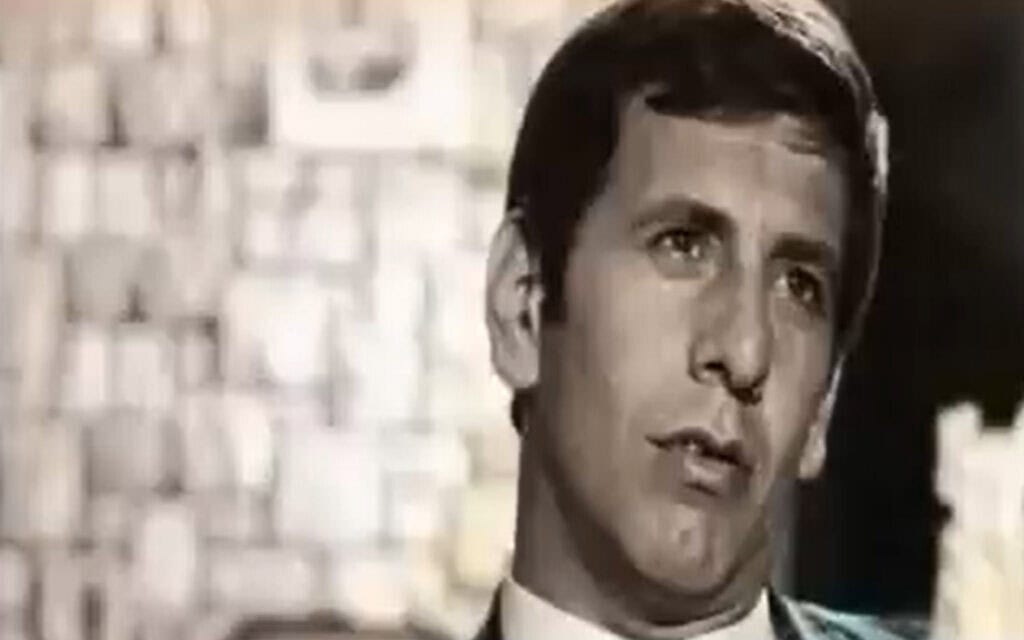 חיים טופול כארבינקא ב"פוקר יהודי" של אפרים קישון (צילום: צילום מסך) חיים טופול כארבינקא ב"פוקר יהודי" של אפרים קישון (צילום: צילום מסך)