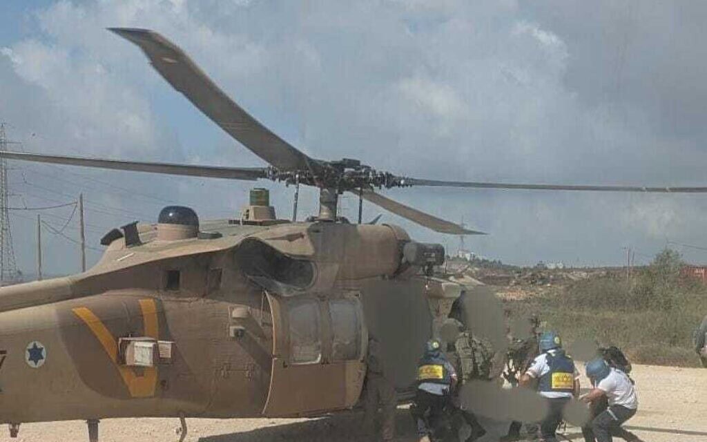פינוי מוסק של פצועים בצוותי רפואה בזירת עימות בין מתנחלים לפלסטינים סמוך להתנחלות חוות גלעד בגדה המערבית, 24 ביולי 2026 (צילום: מד"א) פינוי מוסק של פצועים בצוותי רפואה בזירת עימות בין מתנחלים לפלסטינים סמוך להתנחלות חוות גלעד בגדה המערבית, 24 ביולי 2026 (צילום: מד"א)