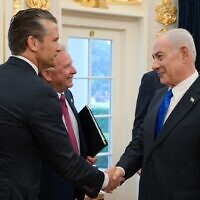 ראש הממשלה בנימין נתניהו ושר ההגנה של ארצות הברית פיט הגסת' בחדר הסגלגל בבית הלבן, 28 ביולי 2026 (צילום: מעיין טואף / לע"מ) ראש הממשלה בנימין נתניהו ושר ההגנה של ארצות הברית פיט הגסת' בחדר הסגלגל בבית הלבן, 28 ביולי 2026 (צילום: מעיין טואף / לע"מ)