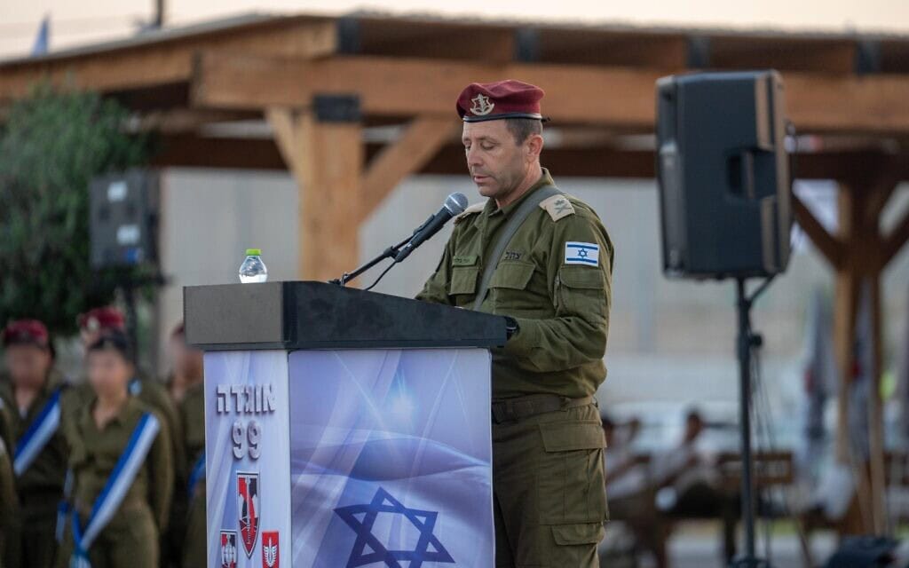 מפקד פיקוד המרכז אבי בלוט בטקס חילופי מפקד אוגדה 99, 15 ביולי 2026 (צילום: צה"ל) מפקד פיקוד המרכז אבי בלוט בטקס חילופי מפקד אוגדה 99, 15 ביולי 2026 (צילום: צה"ל)