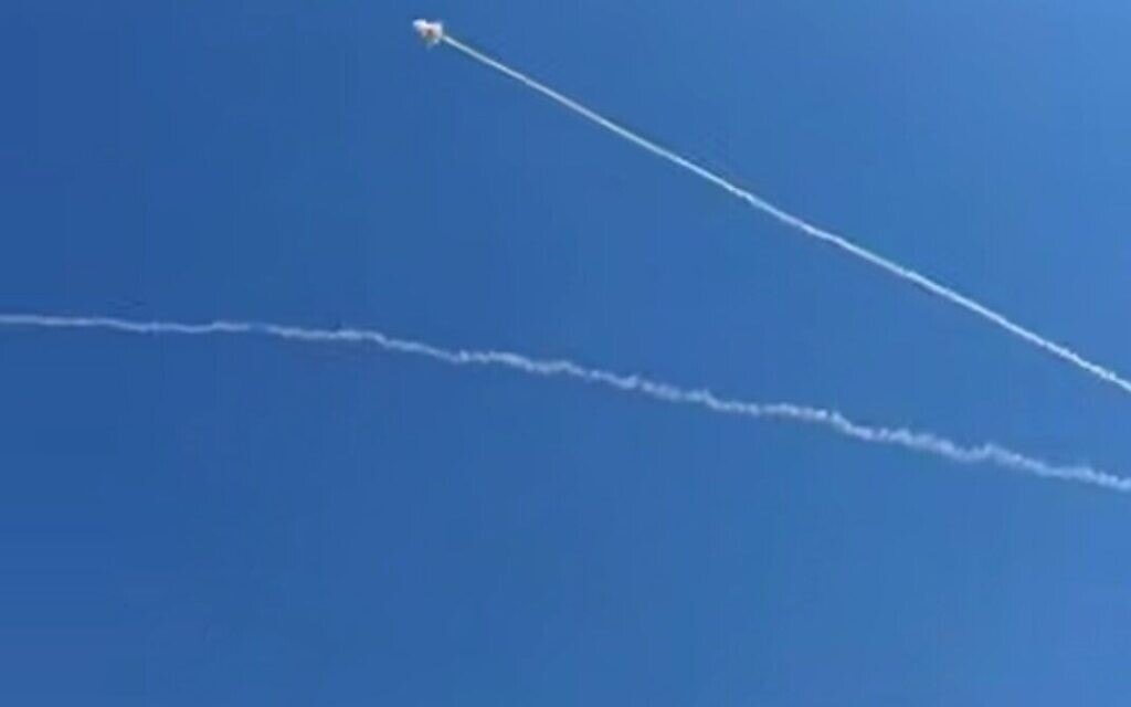 יירוט בשמי העיר אילת והעיר הירדנית הסמוכה עקבה, במהלך מתקפת טילים איראנית, 19 ביולי 2026 (צילום: צילום מסך, טלגרם) יירוט בשמי העיר אילת והעיר הירדנית הסמוכה עקבה, במהלך מתקפת טילים איראנית, 19 ביולי 2026 (צילום: צילום מסך, טלגרם)