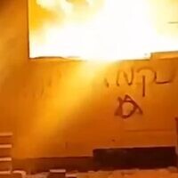 תיעוד שפורסם ברשתות החברתיות מראה, ככל הנראה, מסגד עולה באש ביישוב קוסרה, מדרום לשכם, בגדה המערבית, לאחר תקיפה לכאורה של מתנחלים, 26 ביולי 2026 (צילום: צילום מסך מתוך X, בשימוש לפי סעיף 27א לחוק זכויות יוצרים) תיעוד שפורסם ברשתות החברתיות מראה, ככל הנראה, מסגד עולה באש ביישוב קוסרה, מדרום לשכם, בגדה המערבית, לאחר תקיפה לכאורה של מתנחלים, 26 ביולי 2026 (צילום: צילום מסך מתוך X, בשימוש לפי סעיף 27א לחוק זכויות יוצרים)