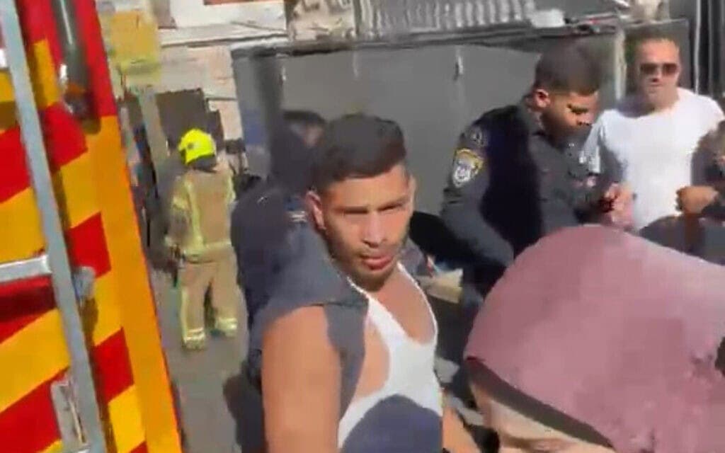 16 נשים פונו ממכון יופי בירושלים במצב בינוני עד קשה בחשד להרעלה, 8 ביולי 2026 (צילום: צילום מסך, דוברות כבאות והצלה) 16 נשים פונו ממכון יופי בירושלים במצב בינוני עד קשה בחשד להרעלה, 8 ביולי 2026 (צילום: צילום מסך, דוברות כבאות והצלה)