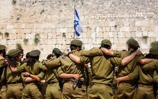 טקס סיום בצבא, אילוסטרציה (צילום: oseh51camera / iStock) טקס סיום בצבא, אילוסטרציה (צילום: oseh51camera / iStock)