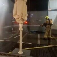 לוחמי אש פועלים לכיבוי שריפה שפרצה בעקבות השלכת רימון לעבר סניף של רשת ג'פניקה בעפולה, 14 ביולי 2026 לוחמי אש פועלים לכיבוי שריפה שפרצה בעקבות השלכת רימון לעבר סניף של רשת ג'פניקה בעפולה, 14 ביולי 2026