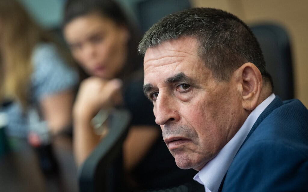 ח"כ יואב סגלוביץ' משתתף בדיון של ועדת החוקה, חוק ומשפט בכנסת. 20 באוקטובר 2025 (צילום: יונתן זינדל/פלאש90) ח"כ יואב סגלוביץ' משתתף בדיון של ועדת החוקה, חוק ומשפט בכנסת. 20 באוקטובר 2025 (צילום: יונתן זינדל/פלאש90)