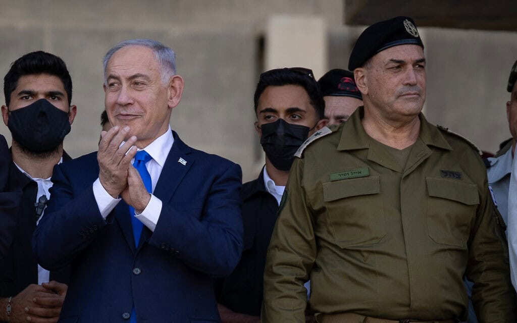 הרמטכ"ל אייל זמיר וראש הממשלה בנימין נתניהו בטקס סיום קורס קצינים. 30 באוקטובר 2025 (צילום: נועם רבקין פנטון/פלאש90) הרמטכ"ל אייל זמיר וראש הממשלה בנימין נתניהו בטקס סיום קורס קצינים. 30 באוקטובר 2025 (צילום: נועם רבקין פנטון/פלאש90)