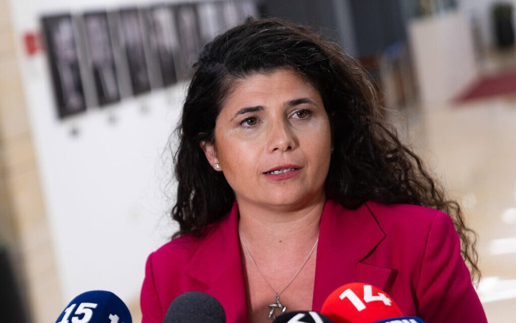 שרן השכל מודיעה על התפטרותה מתפקיד סגנית שר החוץ, בכנסת בירושלים. 14 ביולי 2026 (צילום: חיים גולדברג/פלאש90) שרן השכל מודיעה על התפטרותה מתפקיד סגנית שר החוץ, בכנסת בירושלים. 14 ביולי 2026 (צילום: חיים גולדברג/פלאש90)