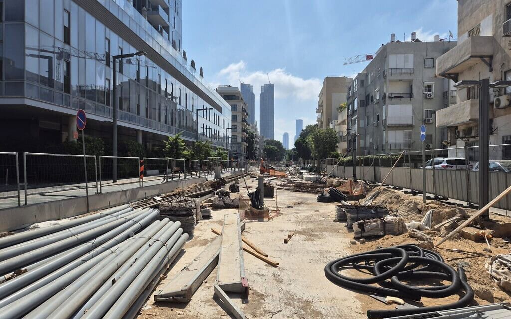 אתר חפירות הרכבת הקלה בתל אביב, 2026 (צילום: דפנה צרויה) אתר חפירות הרכבת הקלה בתל אביב, 2026 (צילום: דפנה צרויה)